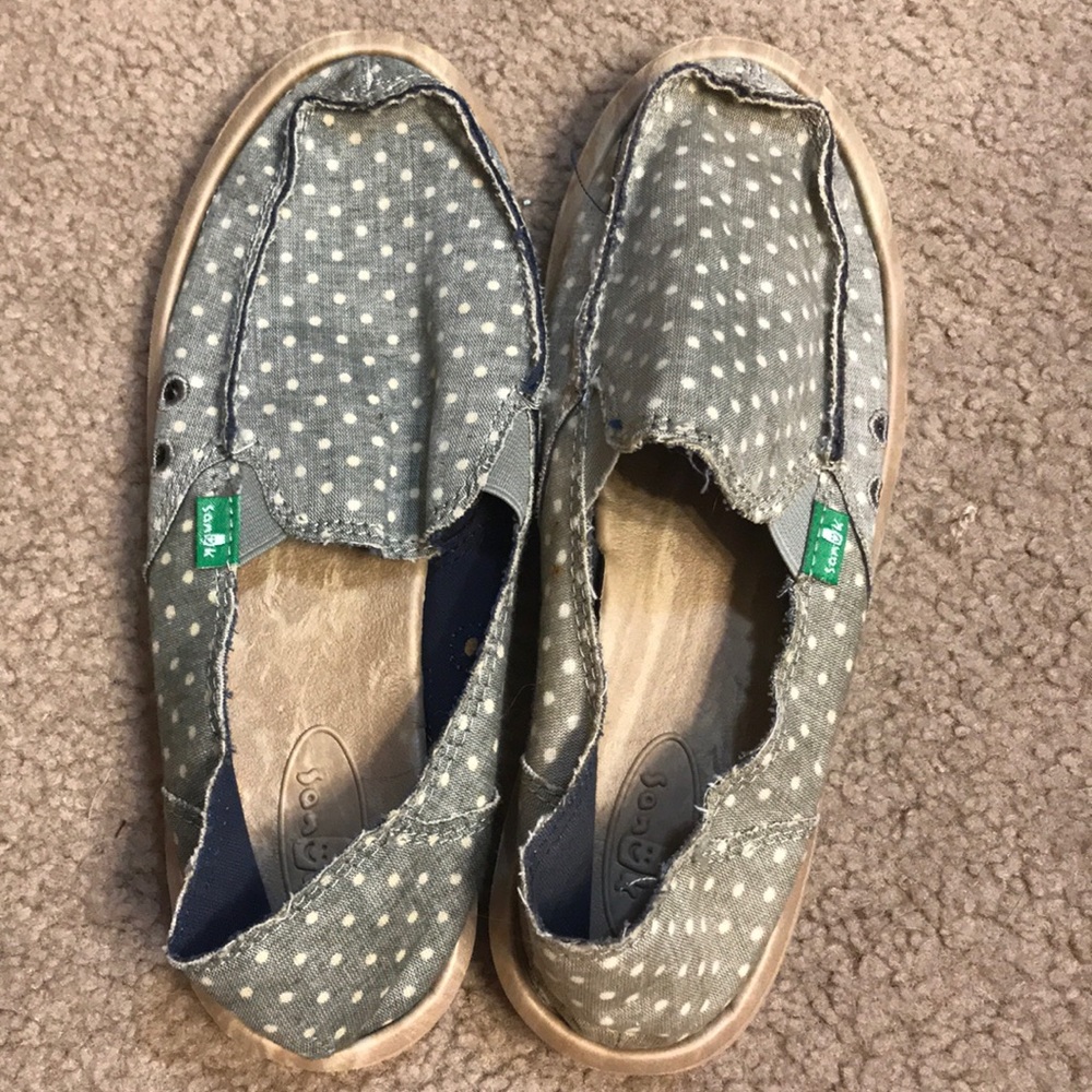 Polka dot sanuks